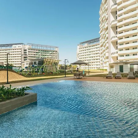 Qc - Cozy Condo With Free Pool Access & Near Malls&Dining