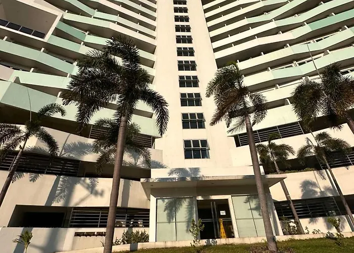 Qc - Cozy With Free Pool Access & Near Malls&dining Manila