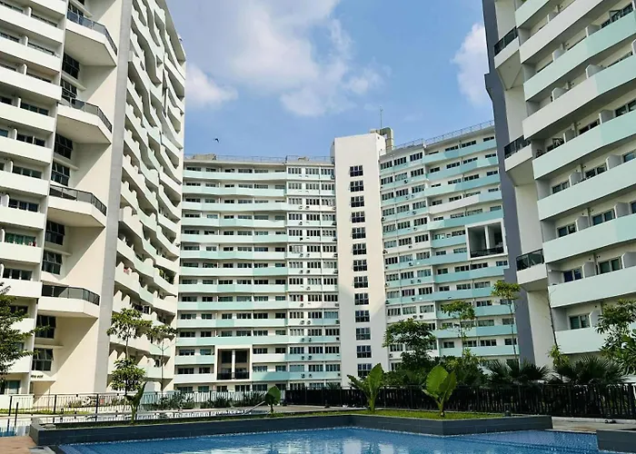Qc - Cozy With Free Pool Access & Near Malls&dining Aparthotel Manila