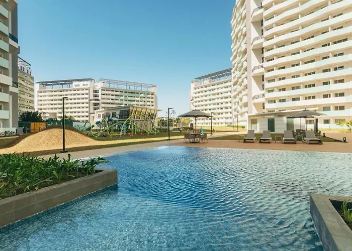 Qc - Cozy With Free Pool Access & Near Malls&dining Aparthotel