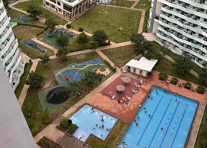 Qc - Cozy With Free Pool Access & Near Malls&dining Aparthotel 4*